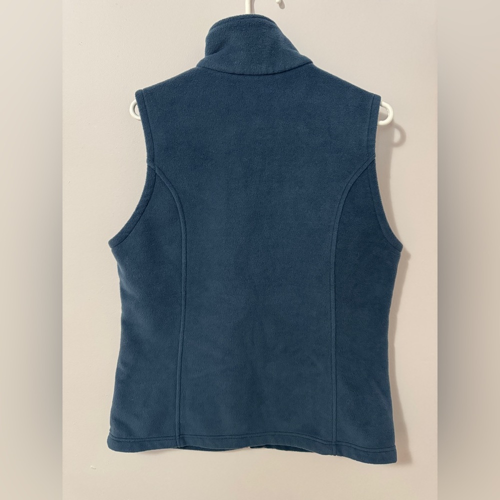 Columbia Navy Fleece Vest, Beautiful Color in Perfect Condition - Picture 2 of 3